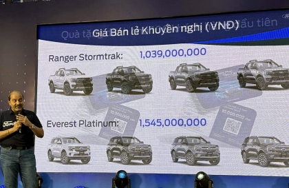 Ford Ranger Stormtrak có giá bán 1,039 tỷ đồng, Everest Platinum lên tới 1,545 tỷ đồng 
